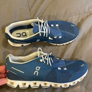On Cloud Women’s size 7.5 Blue Like New